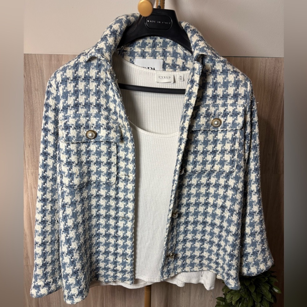 Zara Blue and Cream Houndstooth Tweed Patterned Jacket With Pearl Buttons